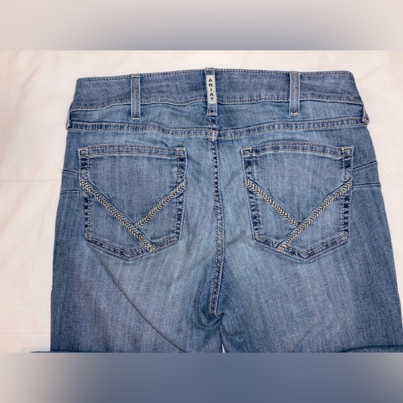 Ariat R.E.A.L. Perfect Rise Flare Regina Jean in Colorado Light Wash - Size 31R - Picture 10 of 16